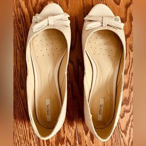 Goex Respira Women’s Flat Shoes (Cream/Nude)